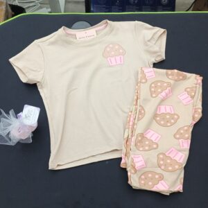 PIJAMA BEIGE PANTALON PONQUESITOS TALLA 6