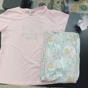 PIJAMA ROSADA PANTALON VERDE FLORA TALLA M