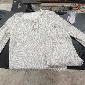 PIJAMA BONITA GRIS PANTALON TALLA M