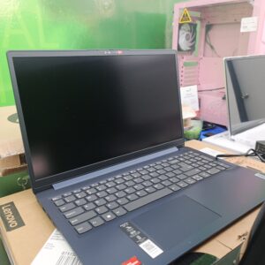 LAPTOP LENOVO IDEAPAD  8GB RAM 256GB SSD AMD RYZEN 5
